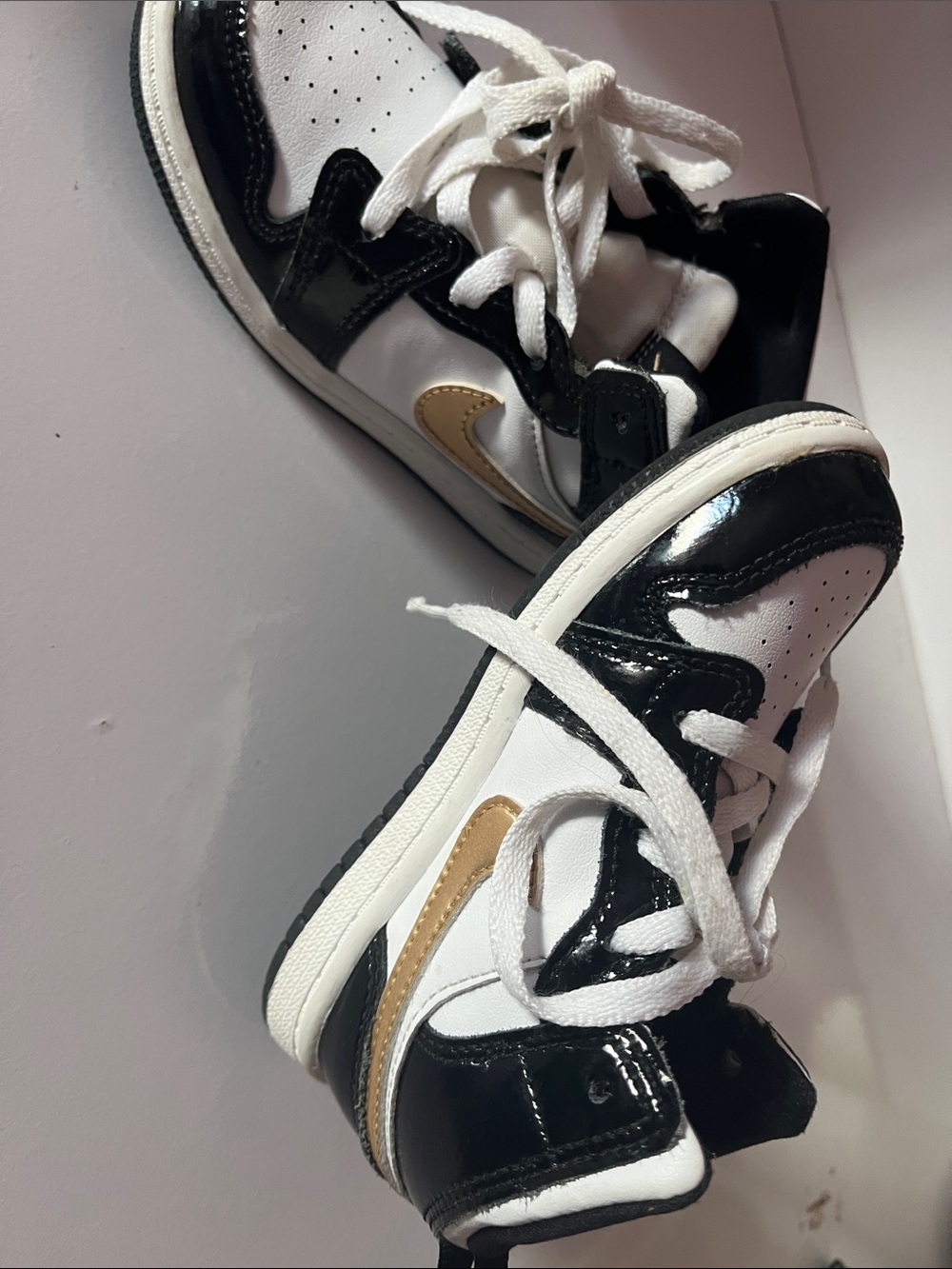 Nike Kids Black, White & Gold Low-Top Sneakers